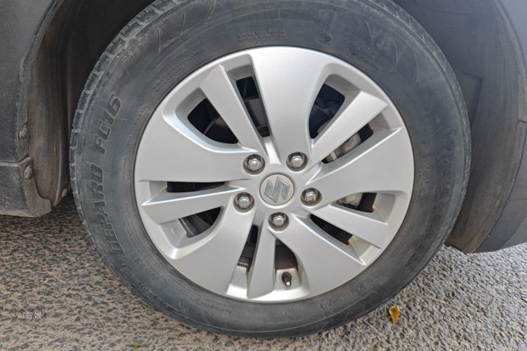 Suzuki S-Cross 2014 صورة سيارة #9