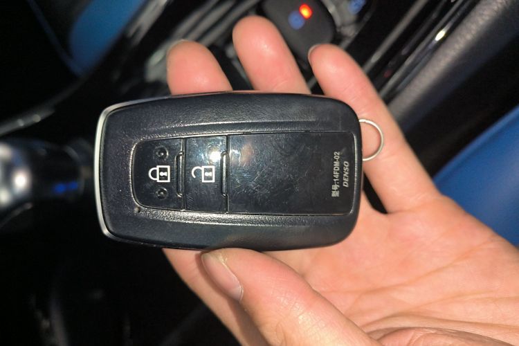 Toyota C-HR 2019 car image #9