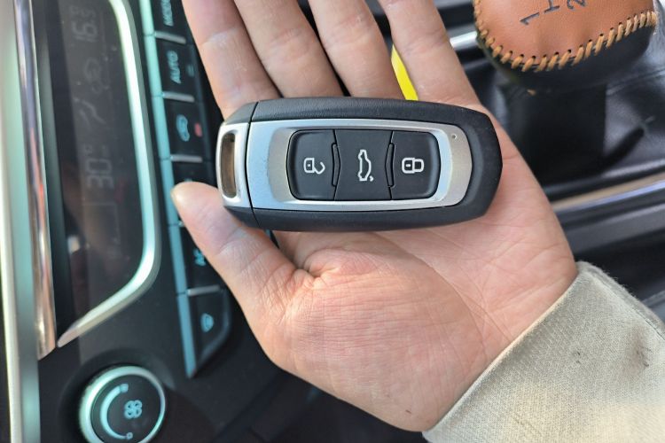 Emgrand 2017 car image #9