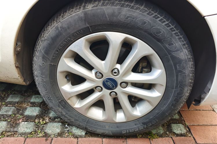 Ford Focus 2014 car image #9