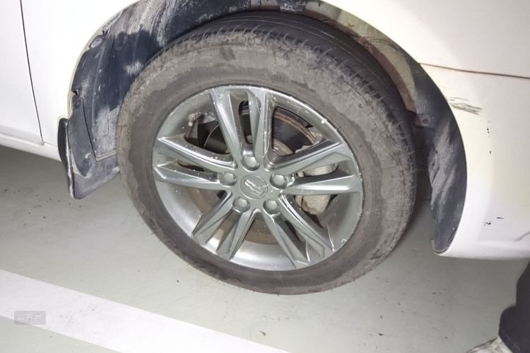 GEELY Emgrand 2016 car image #9