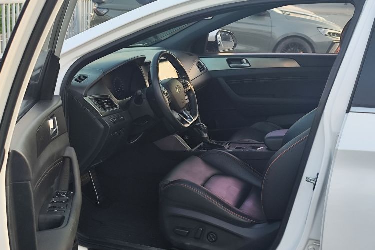 Hyundai Sonata 2015 car image #9