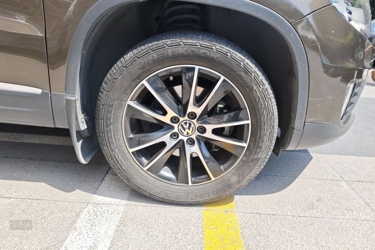 Volkswagen Tiguan 2014 car image #9