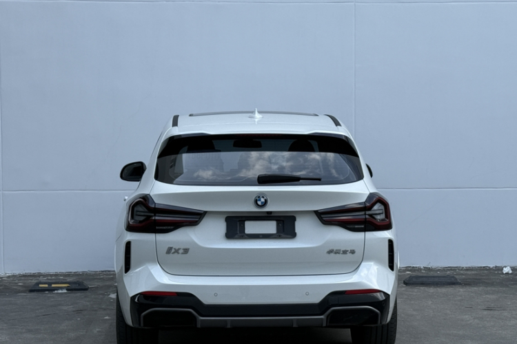 BMW iX3 2023 immagine di auto #9