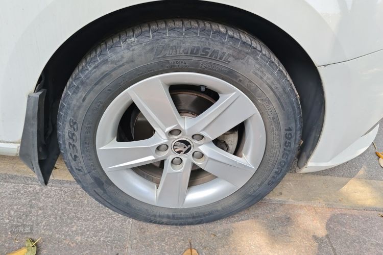 Skoda Fabia 2015 image de voiture #9