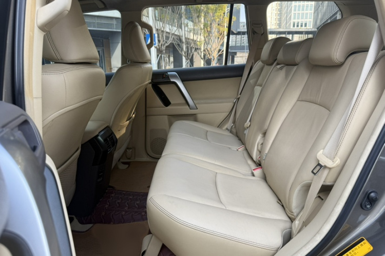 Toyota Land Cruiser Prado 2016 car image #9