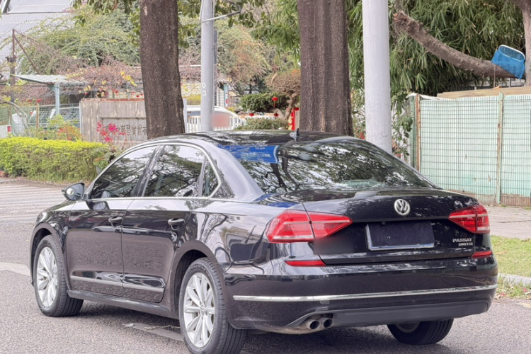 Volkswagen Passat 2018 car image #9