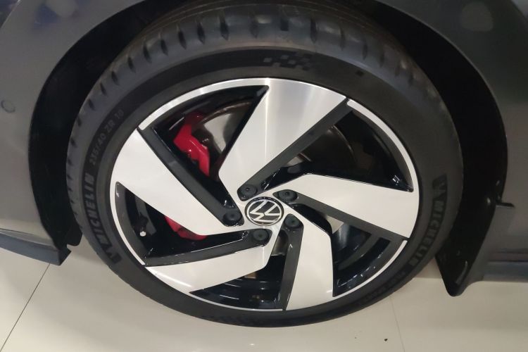 Volkswagen GolfGTI 2023 immagine di auto #9