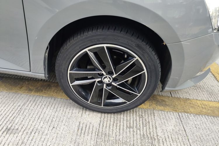 Skoda Fabia 2016 immagine di auto #9