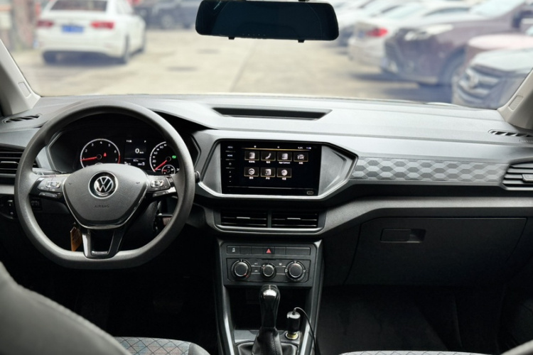Volkswagen T-Cross 2021 #9 Volkswagen T-Cross 2021 car image #9
