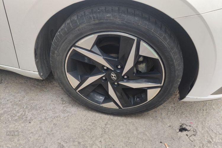 Hyundai Elantra 2021 immagine di auto #9