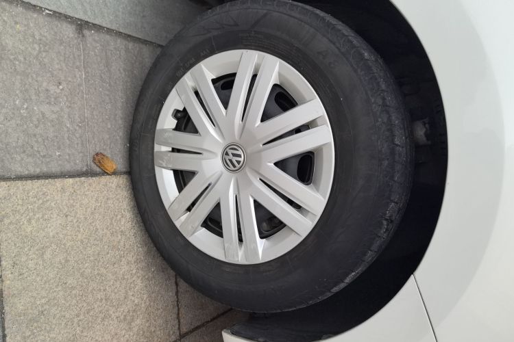 Volkswagen Polo 2017 car image #9