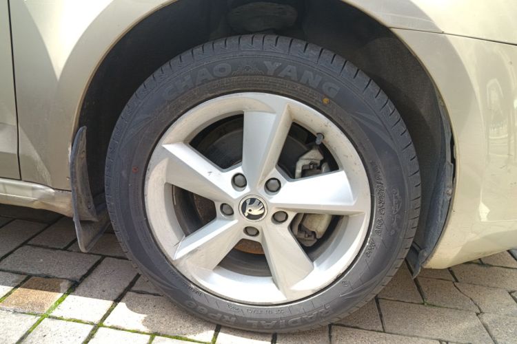 Skoda Octavia 2014 car image #9