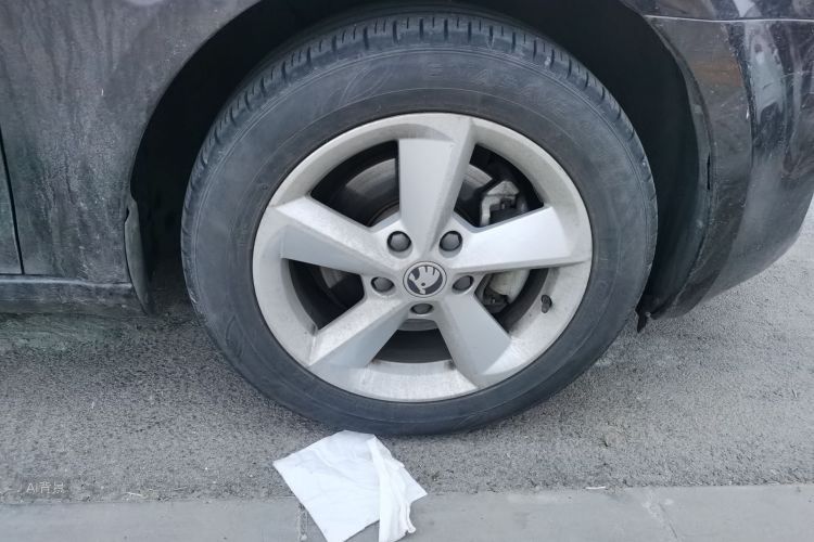 Skoda Octavia 2014 car image #9