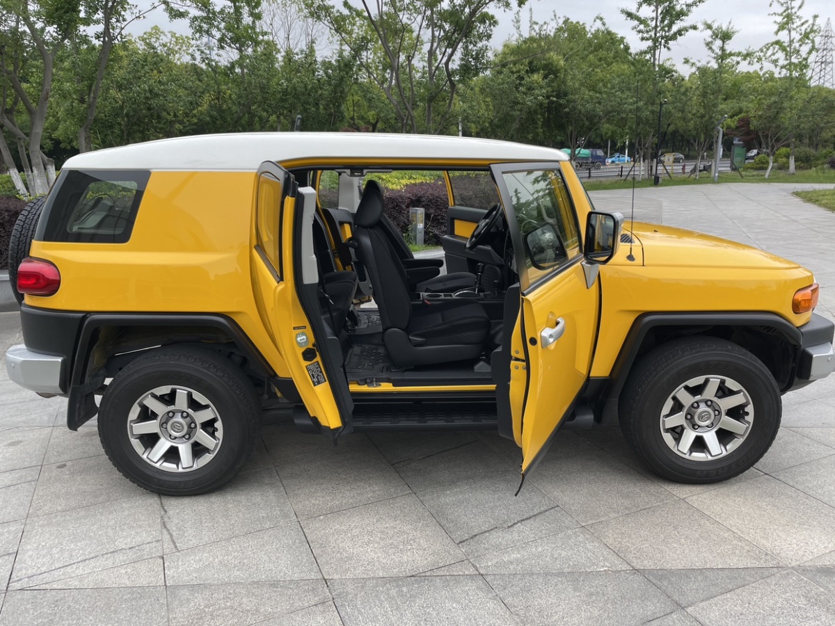 Toyota FJ Cruiser 2018 immagine di auto #9