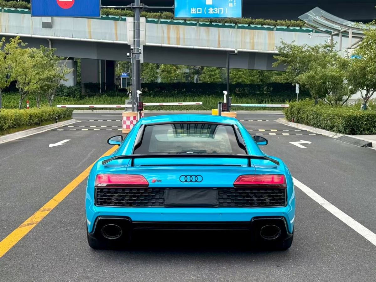 Audi R8 2023 car image #9