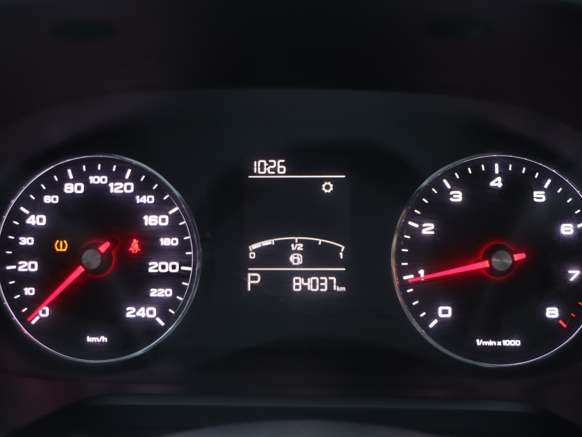 Roewe RX5 2019 изображение автомобиля #9