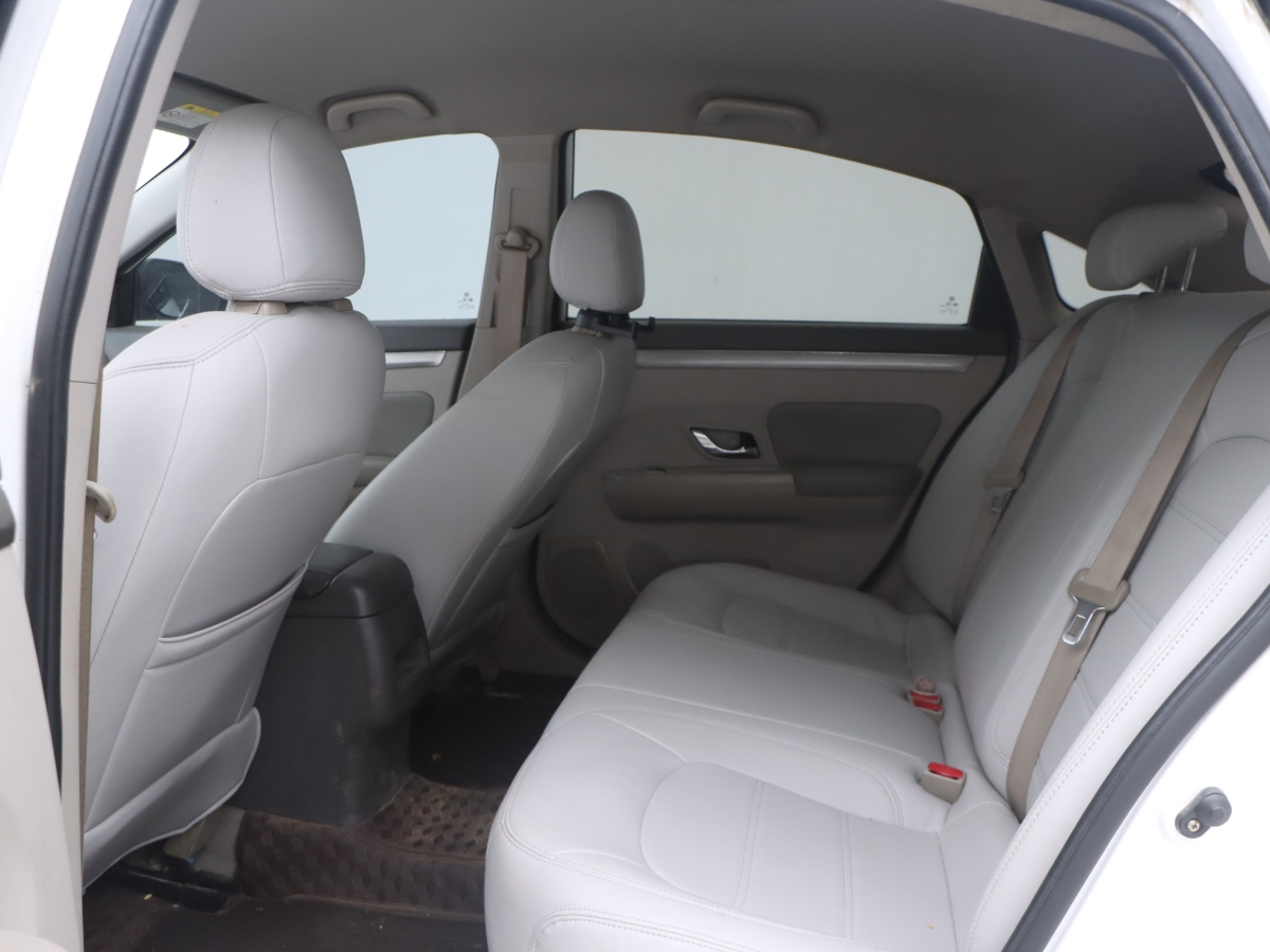 Forthing JOYEAR S50 2016 #9 Forthing JOYEAR S50 2016 immagine di auto #9