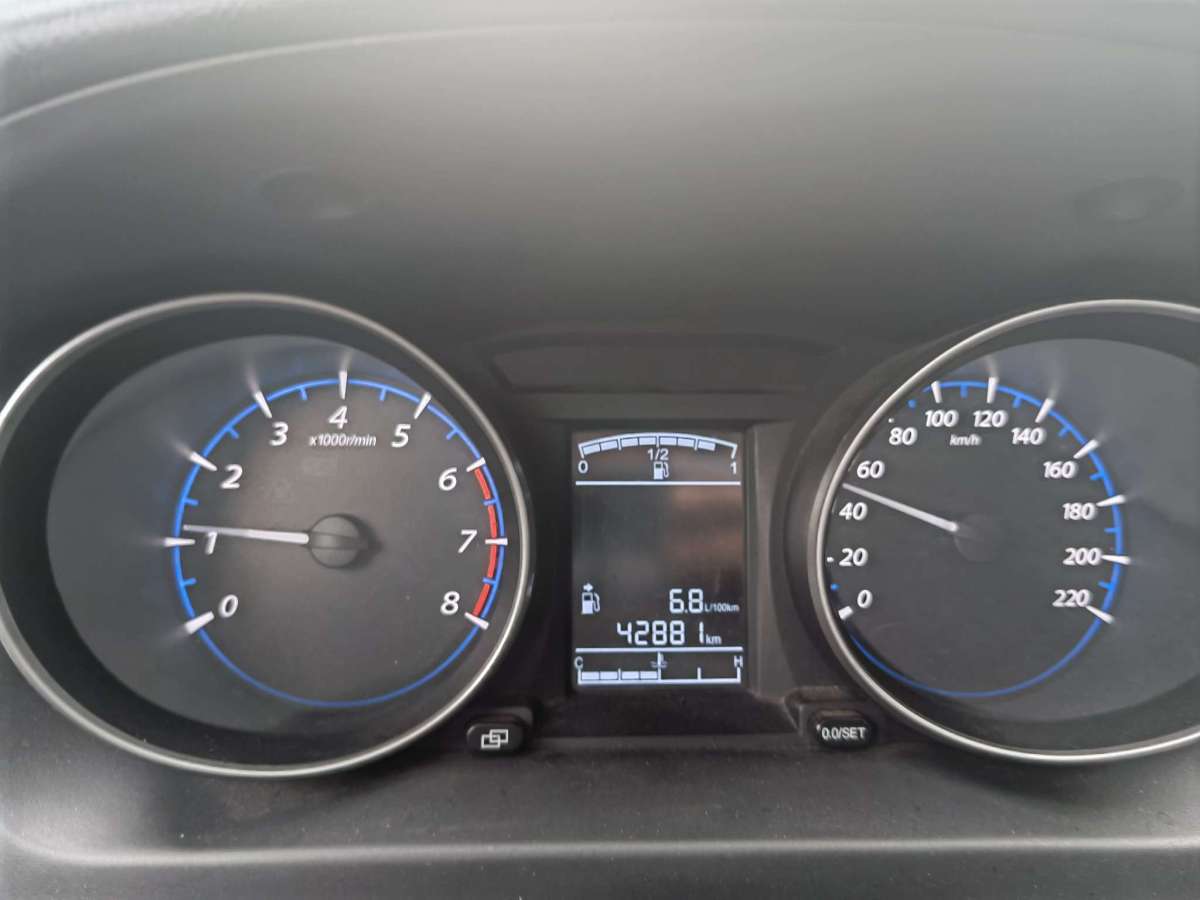 Forthing JOYEAR SUV 2015 car image #9