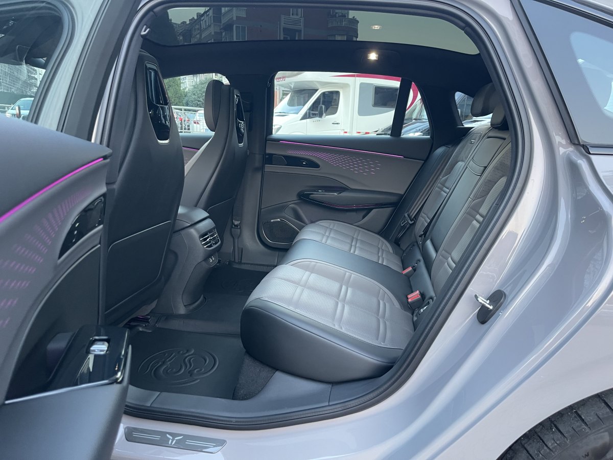 HongQi EH7 2024 #9 HongQi EH7 2024 car image #9