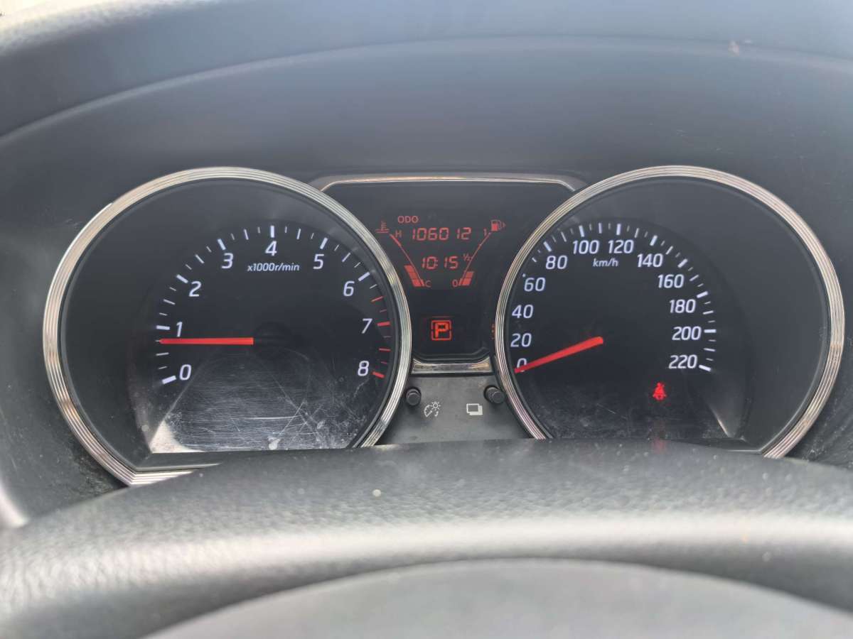 日产 骊威 2013 汽车图片 #9