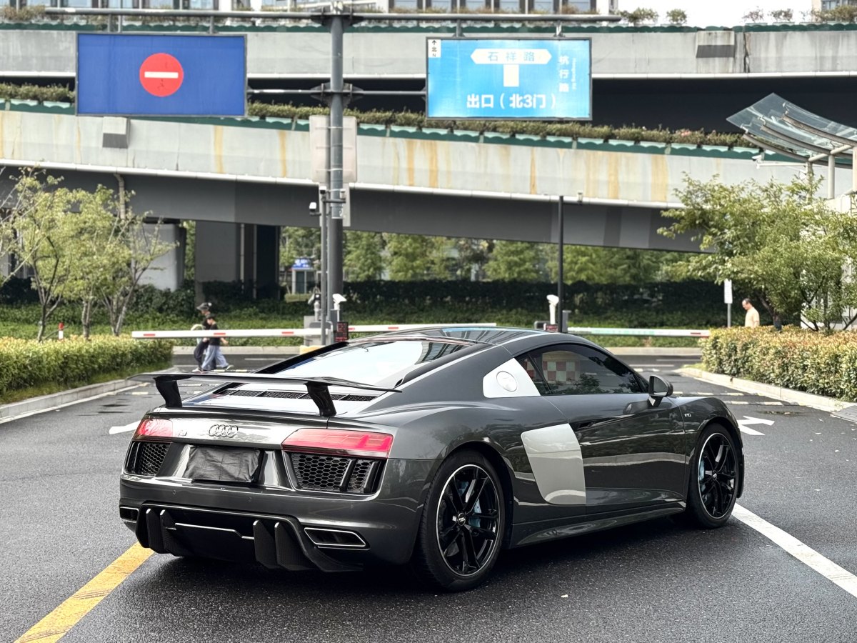 Audi R8 2019 car image #9