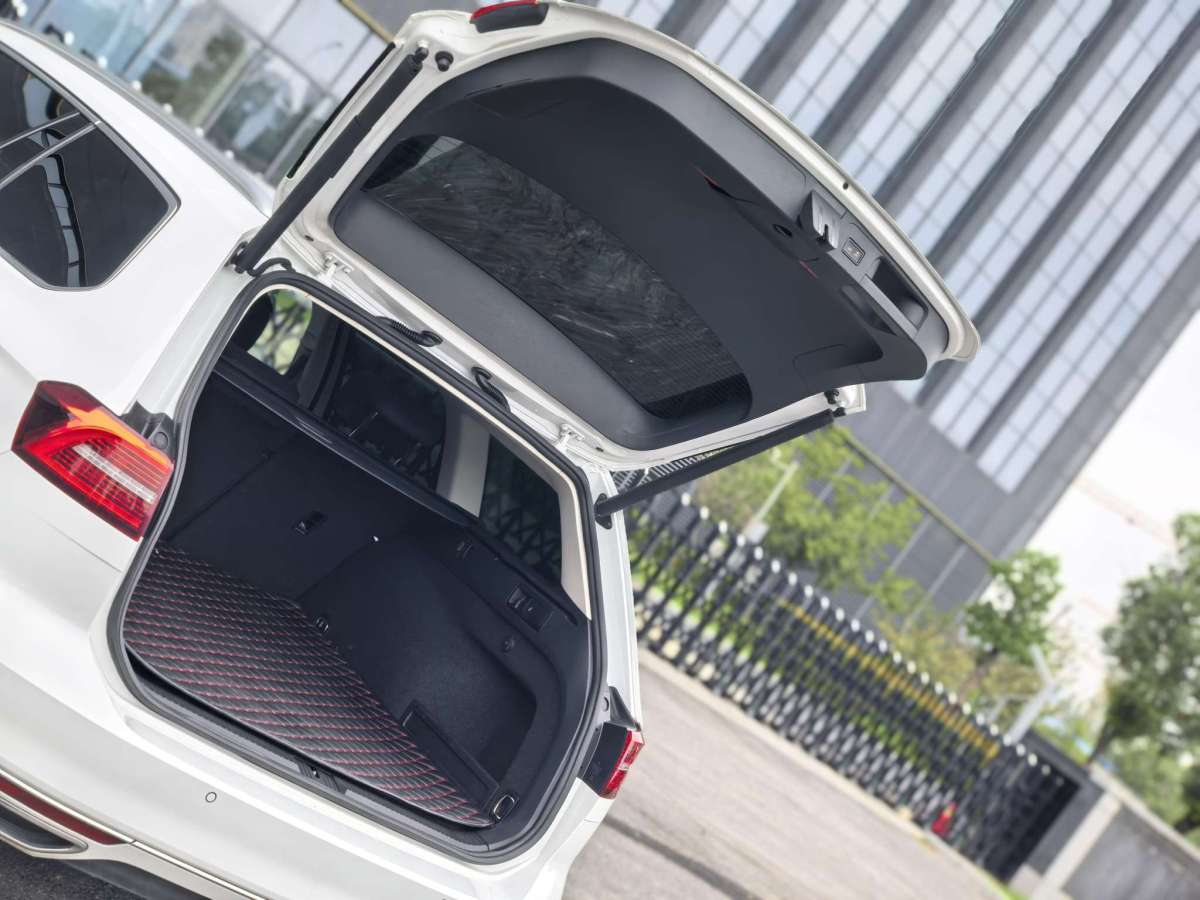 Volkswagen Passat Variant 2018 immagine di auto #9