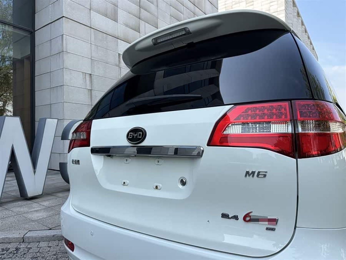 BYD M6 2016 car image #9