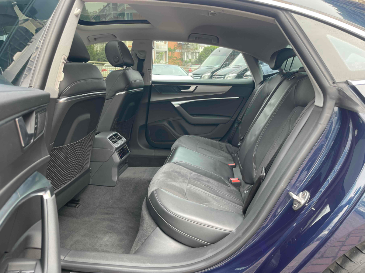 Audi Q6L Sportback e-tron 2023 car image #9