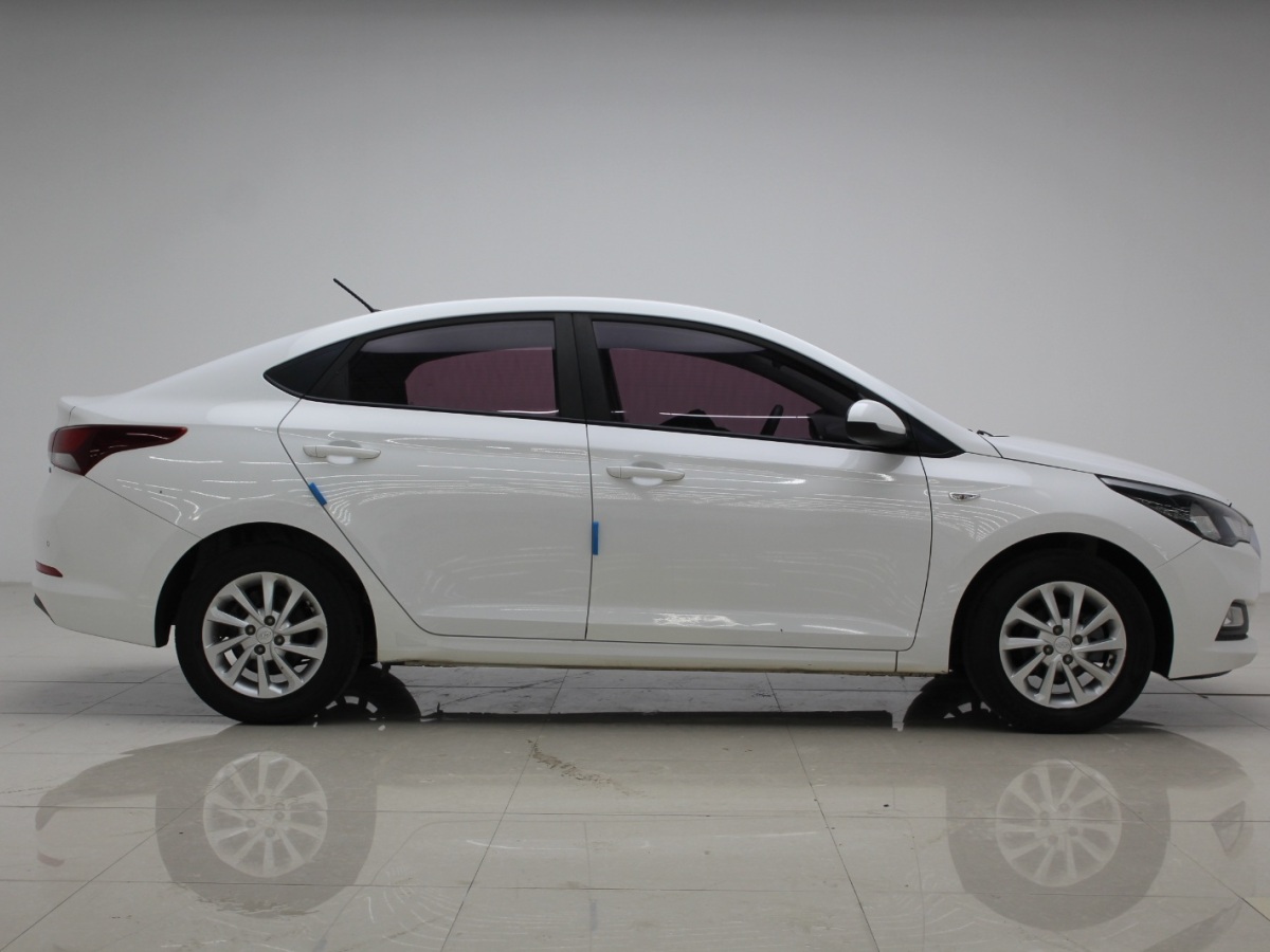 Hyundai Verna 2017 car image #9