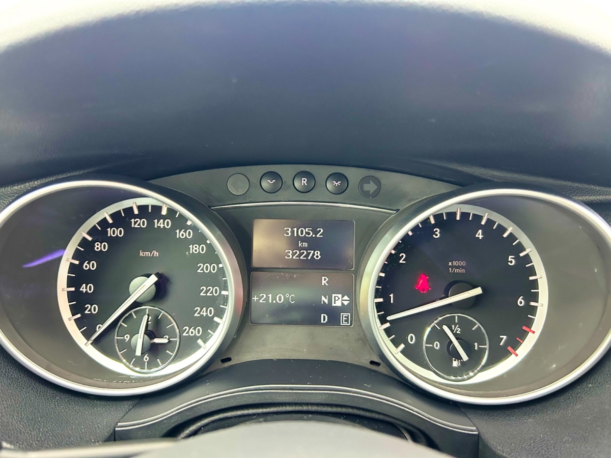 Mercedes-Benz R Class 2015 #9 Mercedes-Benz R Class 2015 car image #9