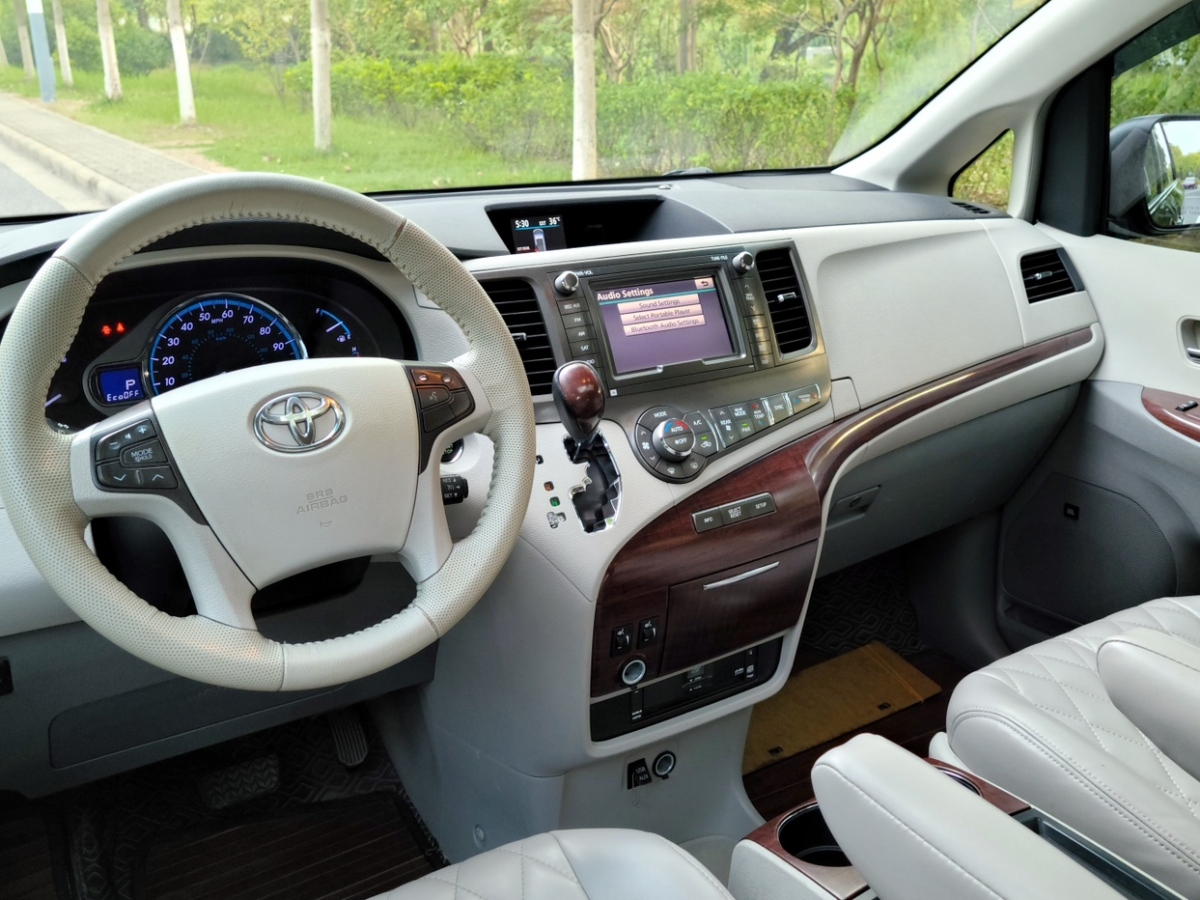 Toyota SIENNA 2010 #9 Toyota SIENNA 2010 imagen de coche #9