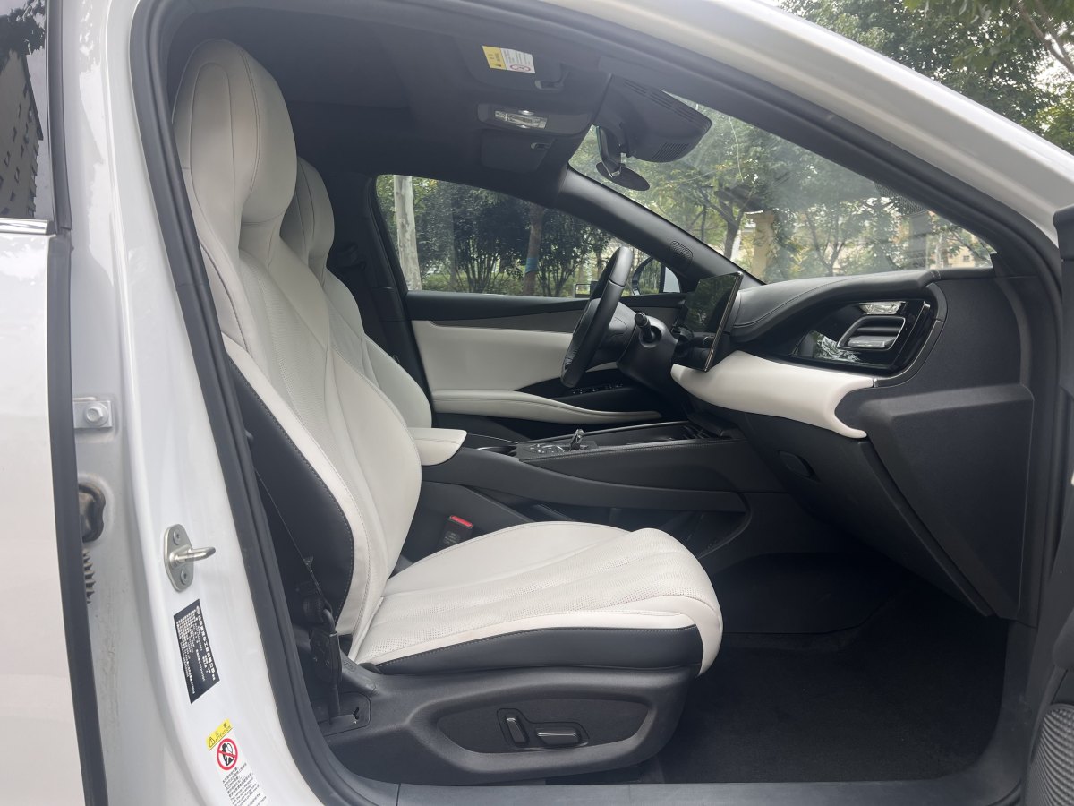 BYD Seal 06 DM-i 2024 immagine di auto #9