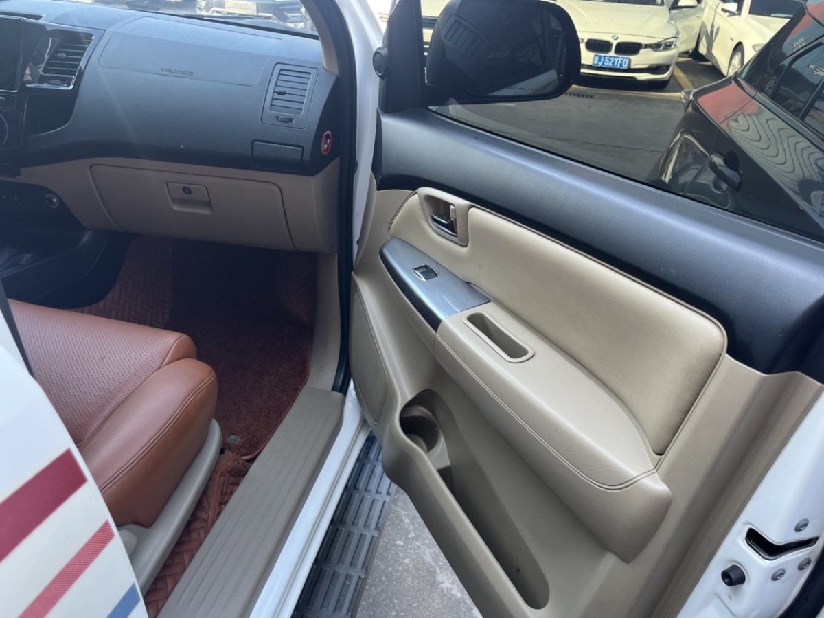 Toyota Fortuner 2016 immagine di auto #9