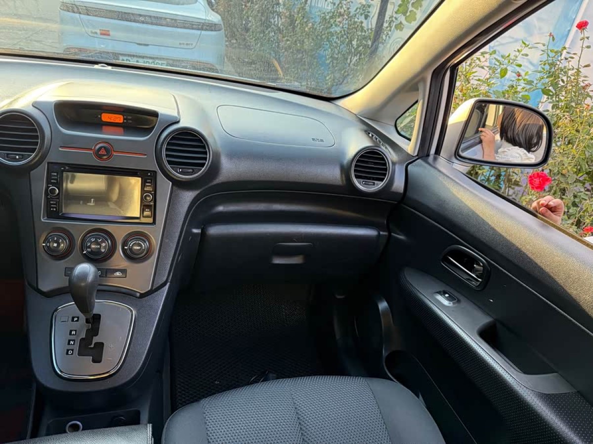 Kia Carens 2012 immagine di auto #9