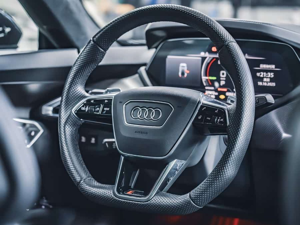 Audi RS e-tron GT 2023 car image #9