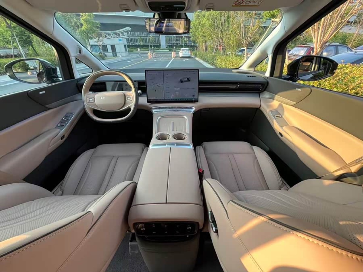 Xpeng X9 2025 imagem de carro #9