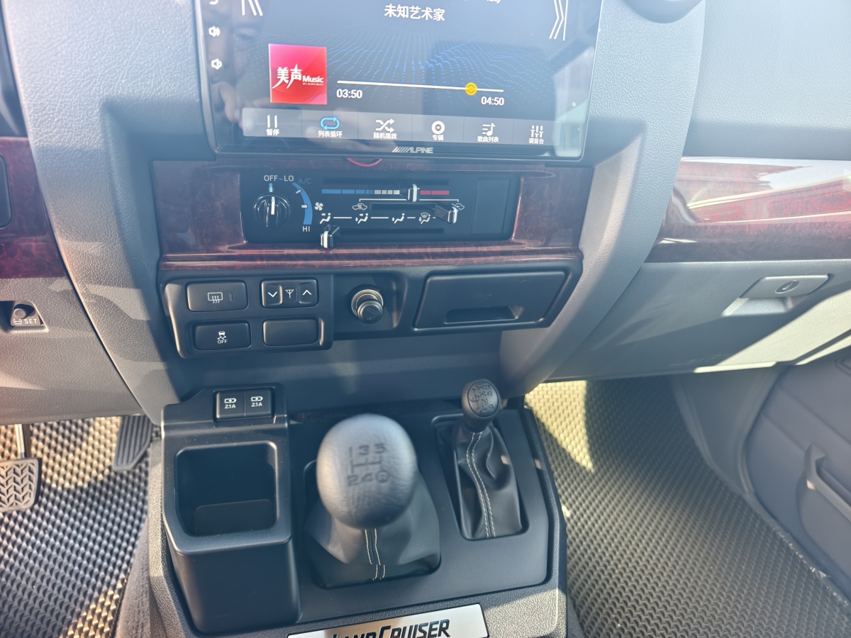 Toyota FJ Cruiser 2024 car image #9