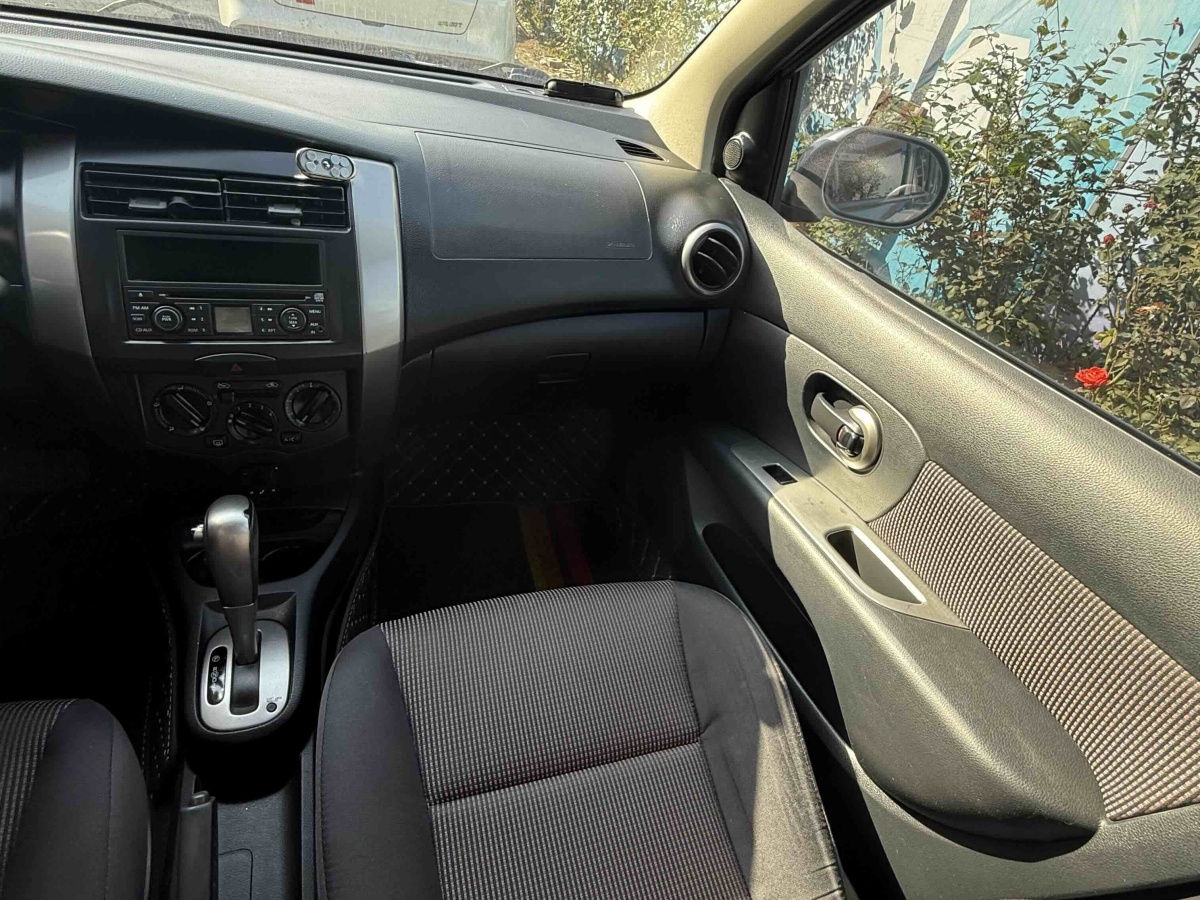 日产 骊威 2010 汽车图片 #9