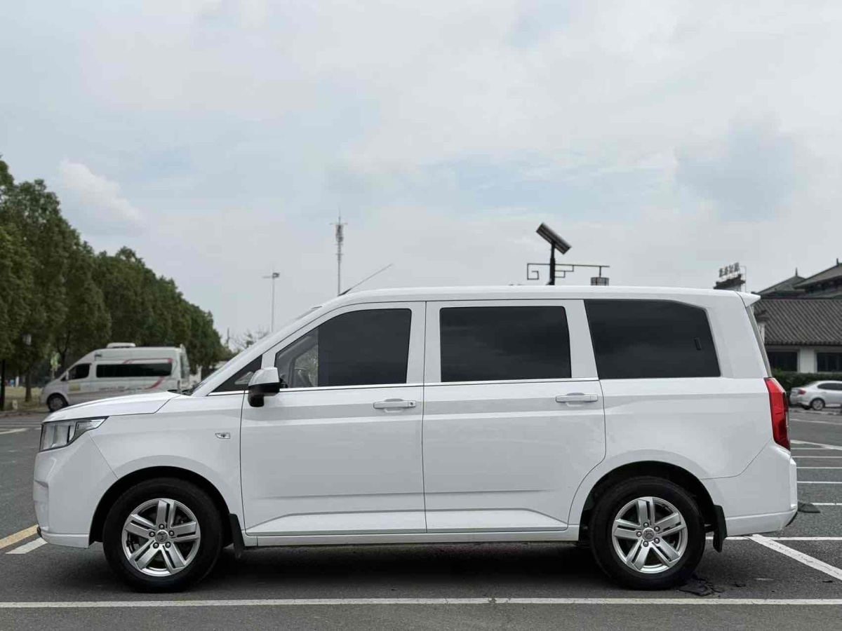 Wuling Hongguang PLUS 2022 изображение автомобиля #9