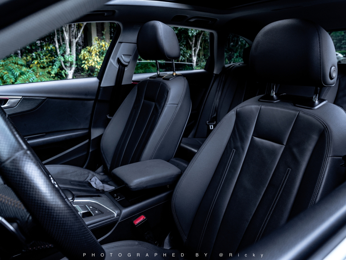 Audi A4 2020 car image #9