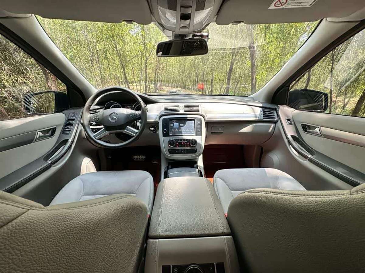 Mercedes-Benz R Class 2016 car image #9