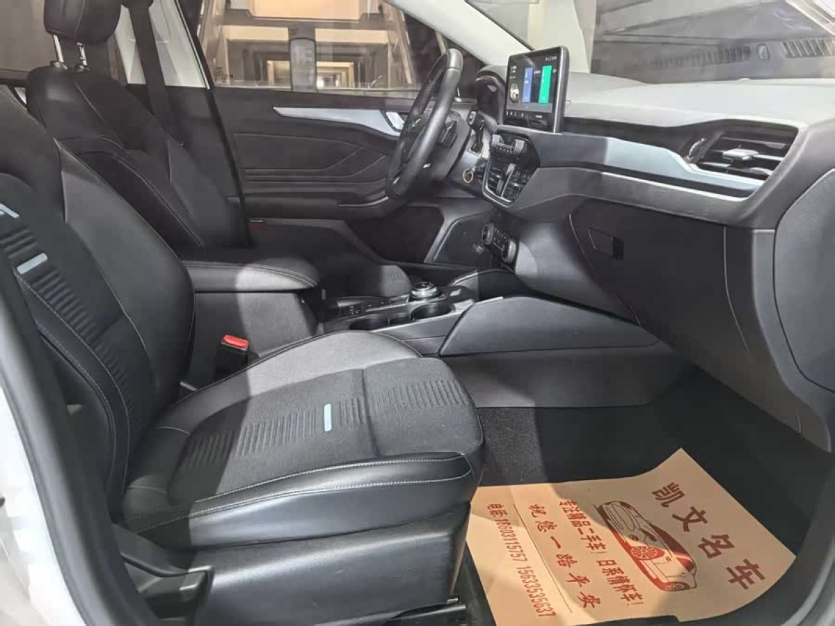 Ford Focus Active 2020 car image #9