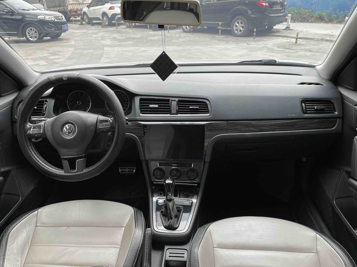 Volkswagen Cross Lavida 2014 immagine di auto #9