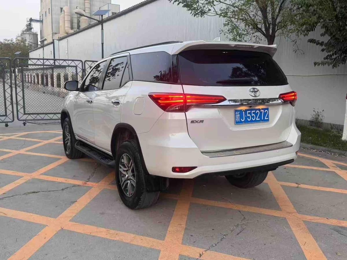 Toyota Fortuner 2016 immagine di auto #9
