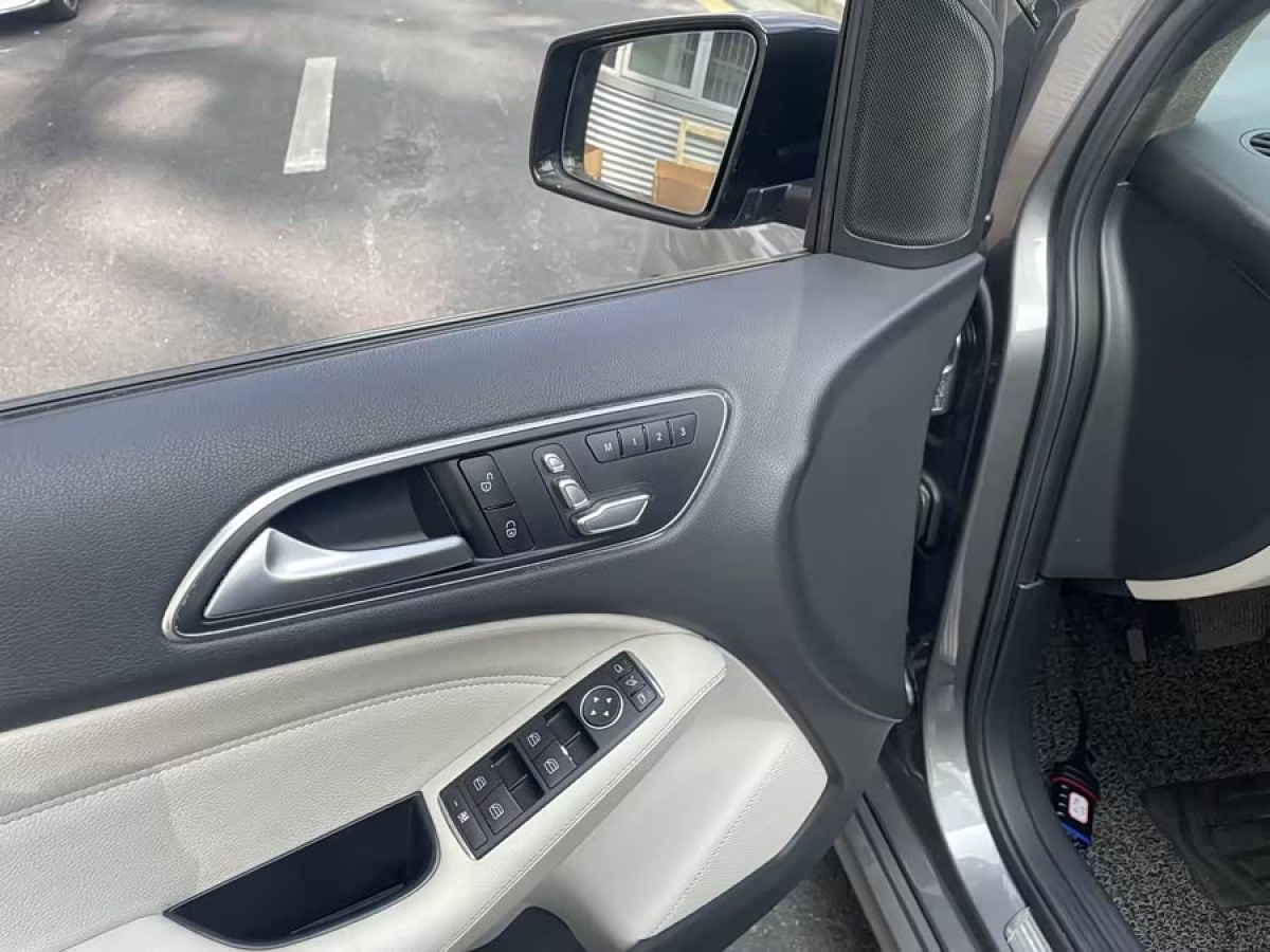 Mercedes-Benz B Class 2015 car image #9