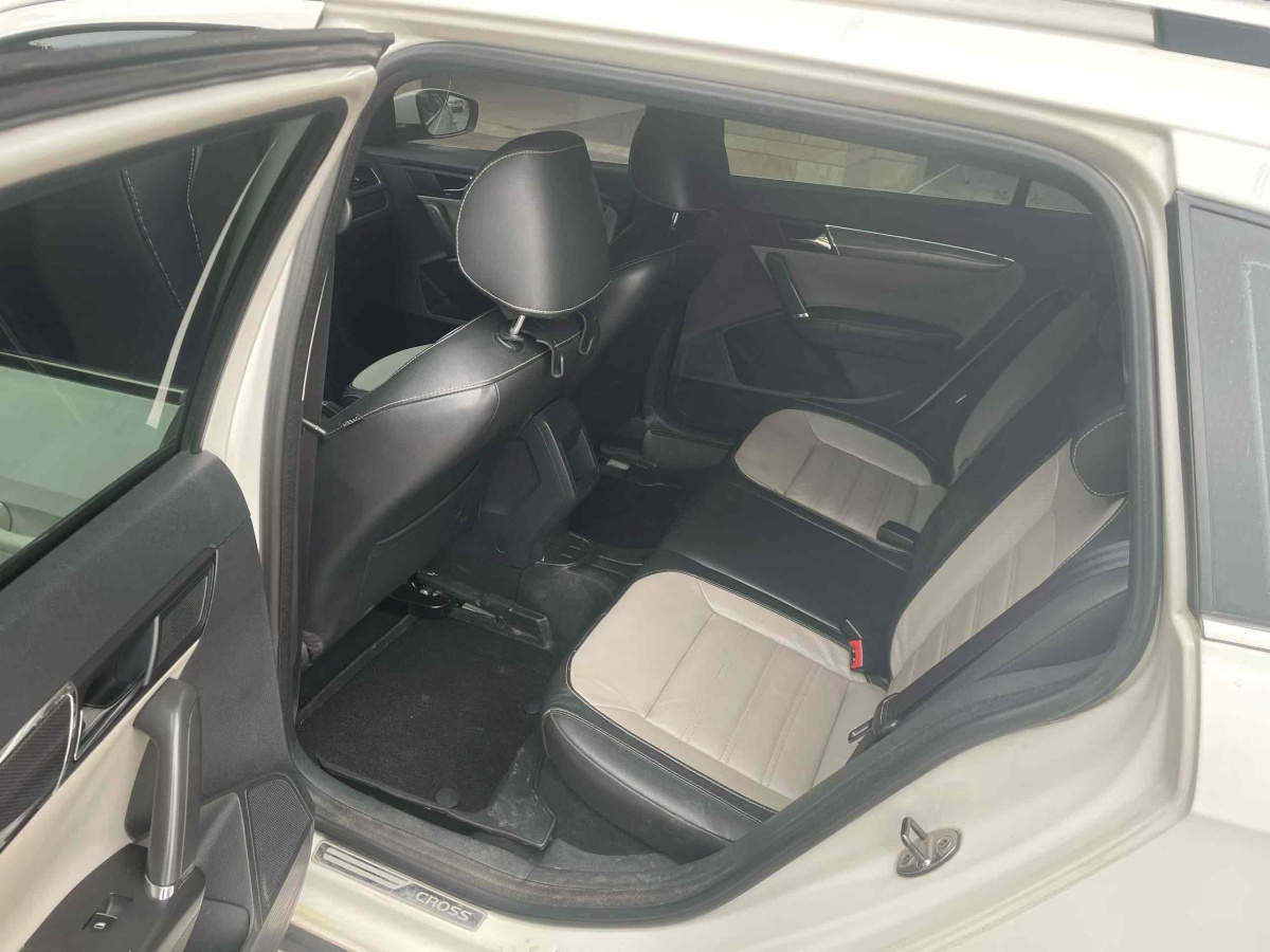 Volkswagen Cross Lavida 2014 immagine di auto #9