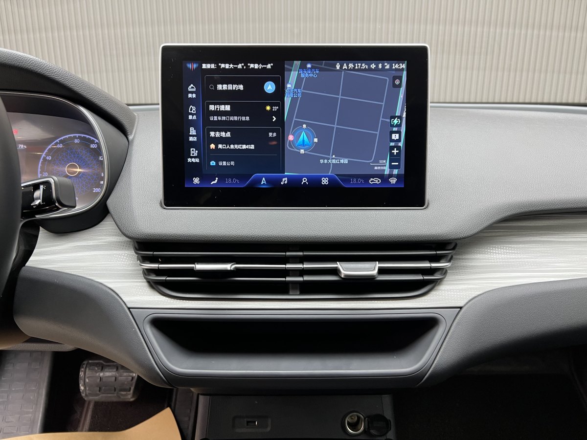 HongQi E-QM5 2024 #9 HongQi E-QM5 2024 car image #9