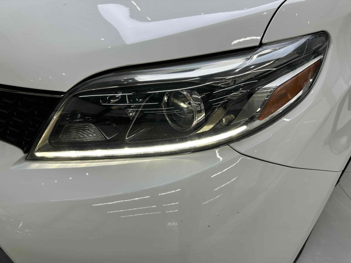 Toyota SIENNA 2019 #9 Toyota SIENNA 2019 car image #9