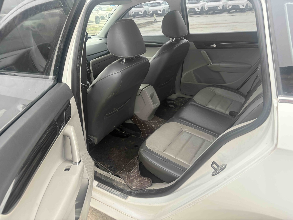 Volkswagen Gran Lavida 2014 immagine di auto #9
